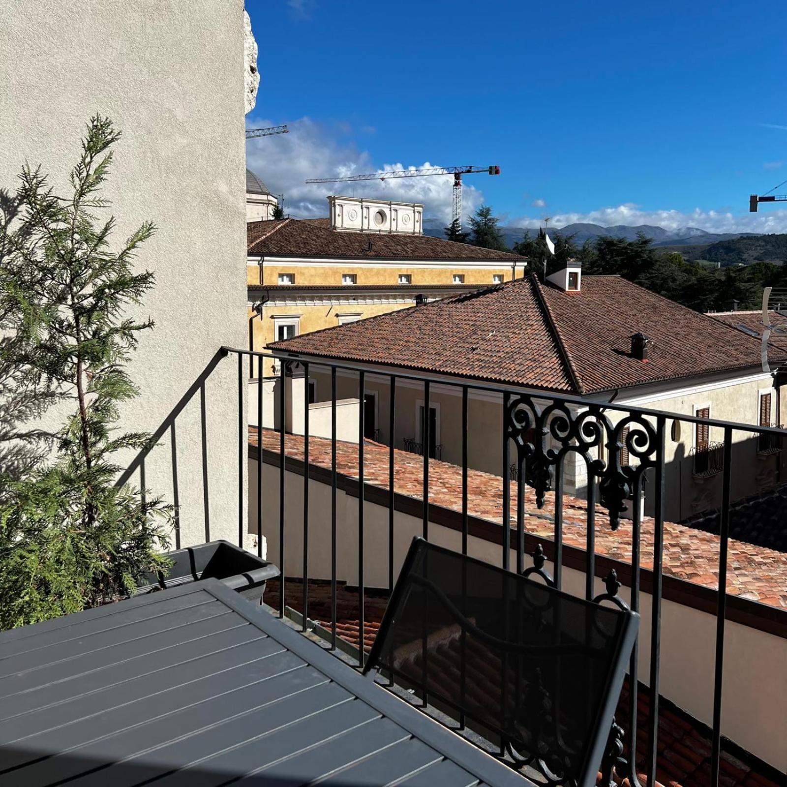 Antica Dimora San Crisante - Centro Storico Apartment L'Aquila Exterior photo