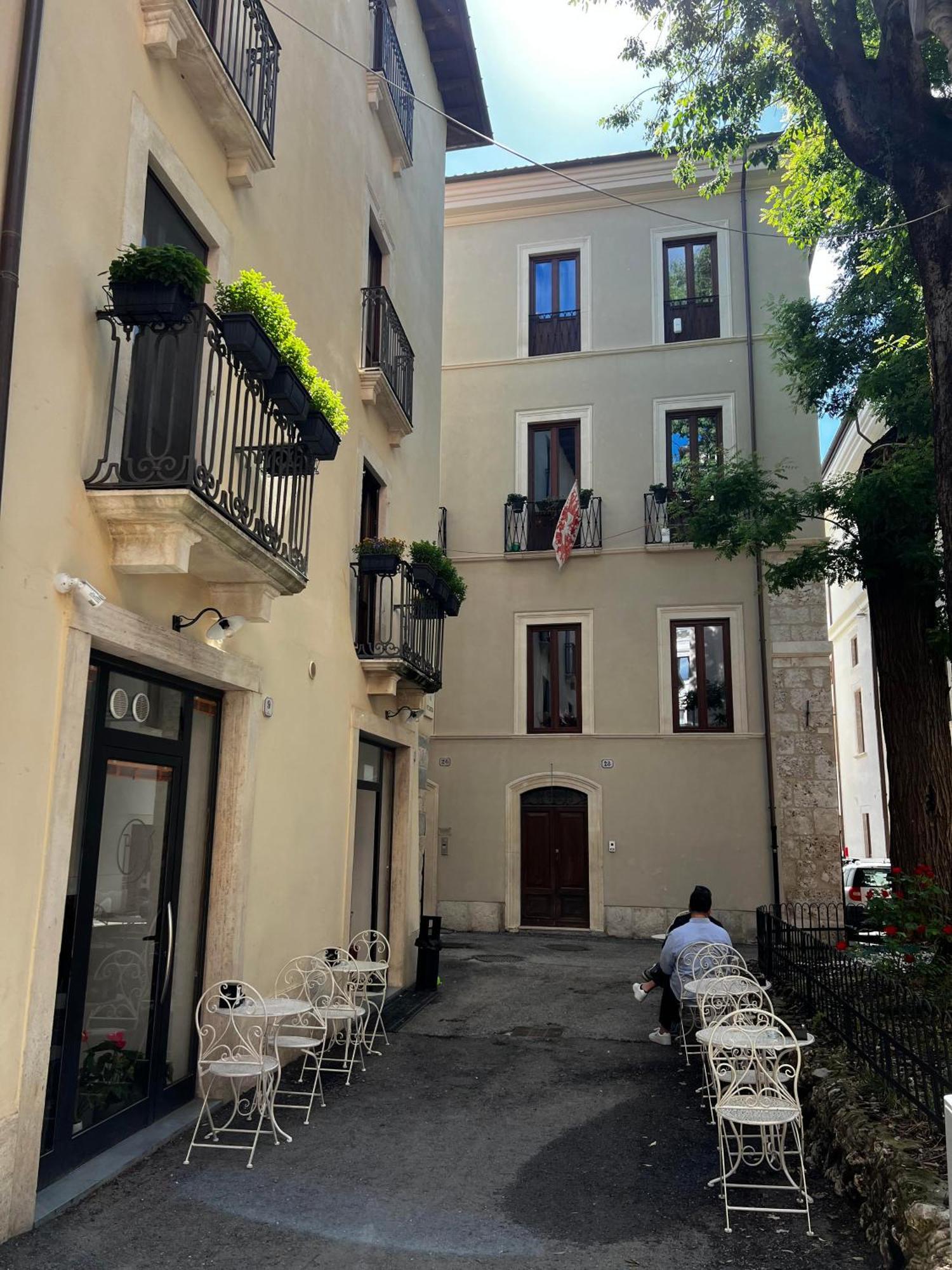 Antica Dimora San Crisante - Centro Storico Apartment L'Aquila Exterior photo
